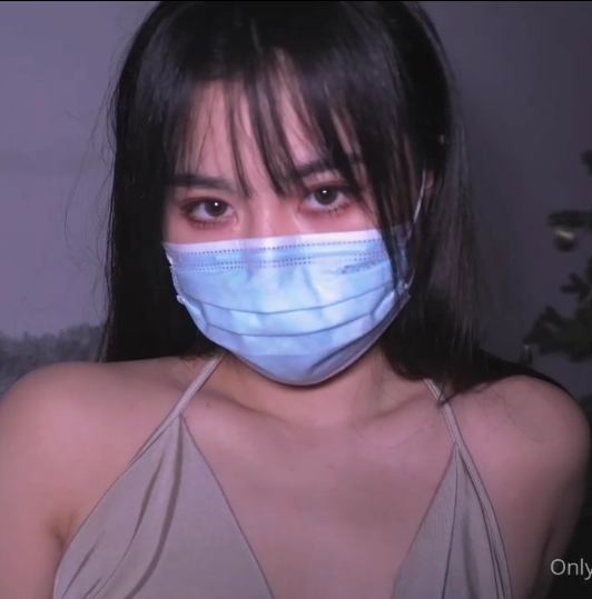 糖心《nana》闪亮黑丝翘二郎腿+