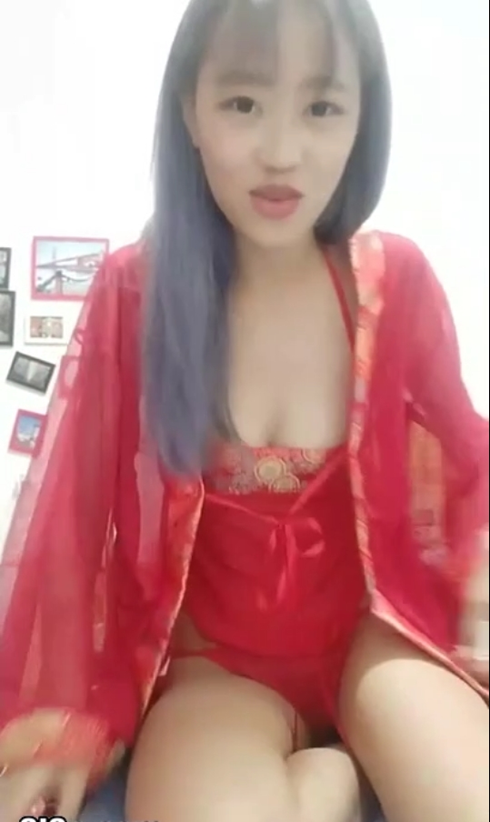 惊现-汉服妹子肚兜被暴力无防护输出