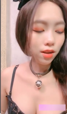 御姐女神《苏苏豆》直播间深情紫薇视频