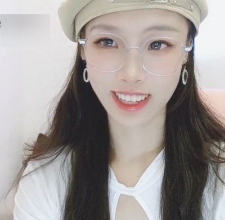 42v-35G+SP站Swag《SASA》被闺蜜抢走前男友