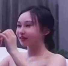 劲爆-高颜值大三学姐，暑假期间身穿黑丝赴约，火辣舞蹈反差十足