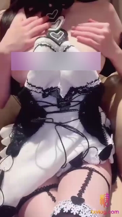 反差萌眼镜学生妹也偷吃禁果是什么瓜？