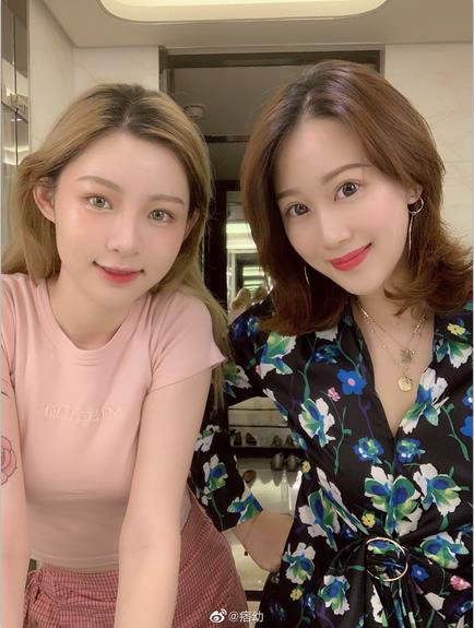 抖音百万级大咖网红完美身材大长腿女神（痞幼）有尺度私拍合集