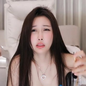 FikFapCams直播温婉贤淑的美女主播（Peeggy-fun）花式人体喷泉，倒着喷的你见过吗？[4V-3.7G]