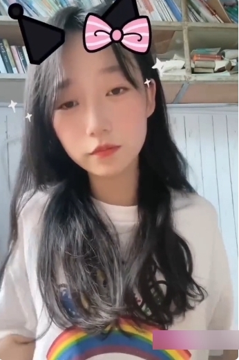 青春勤工俭学的清纯女大学生（沈娇娇），让你欣赏到真实的女大学生青春