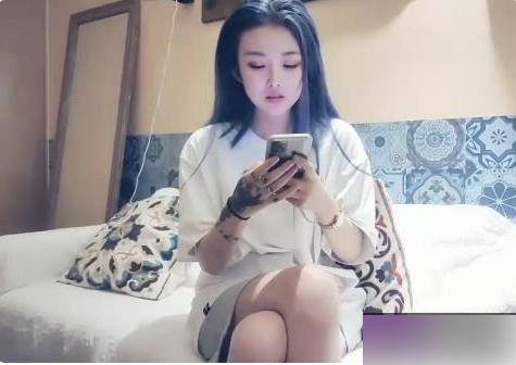 探花约拍高颜值蓝发姑娘，炫酷纹身彰显个性【420MB】