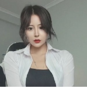 斗鱼杂志女郎【隔壁的苏苏】ASMR定制抚慰你的耳膜，声线超甜[42V+3G]