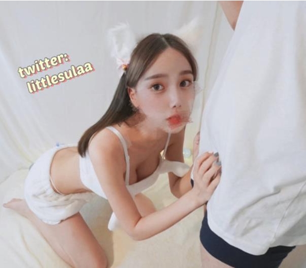 超高人气的精选粉嫩女神Lilesulaa的稀缺合集，包含有尺度的三人游戏，适合百度用户。