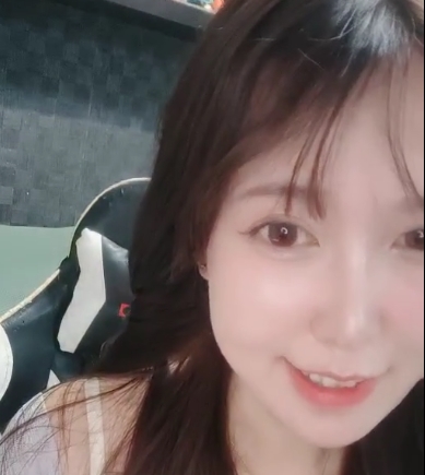 颜值嫩嫩小美女自摸给力佳作