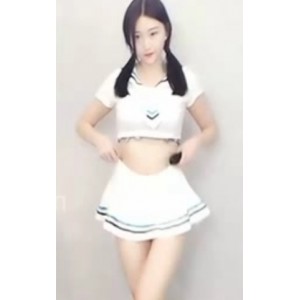 虎牙展示的定制舞蹈视频，价格为6000元，提供3v166M高清版本，可在百度盘下载