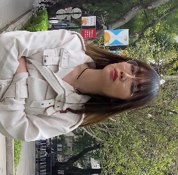 美女穿紧身皮裤展示完美胖臀和长腿的高跟魅力视频，高清2V版本，10.8G大小，可通过百度云下载。