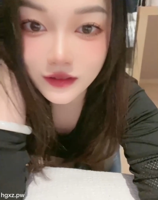 “水嫩一线天，让你拥有高颜值！”