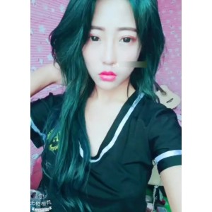 限时特惠颜值爆表的小浪货，3四人游高清享受，快手岩岩妹妹带给你306M的精神奇妙！