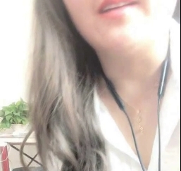 风情万种客服直播上班，电信公司白领客服展示大咪咪，3.8GB