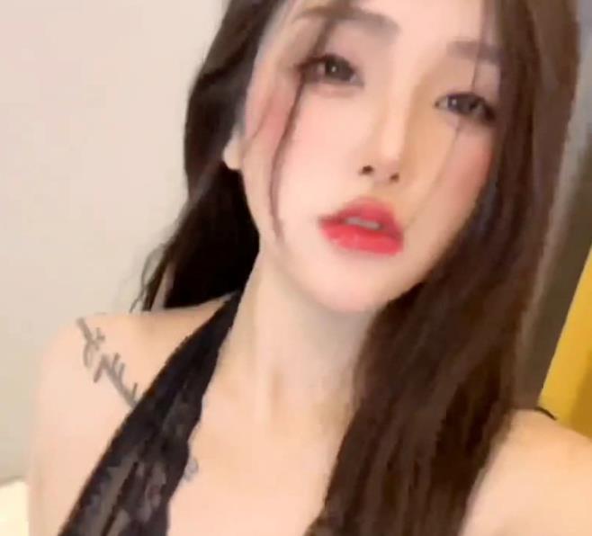 神颜主播：专业化妆师为你定制，让你拥有神奇的变身体验心甜：让你的心情甜蜜满满，让你的脸庞散发自信光彩最新：跟上最新潮流，尽显时尚风采露脸：展示真实的自己，让你更加自信美丽1对1定制：个性化服务，满足你的独特需求