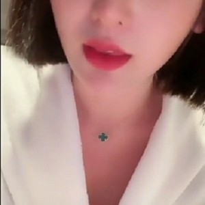 火辣美女情难自禁：百度盘NV格式，4.3G大小