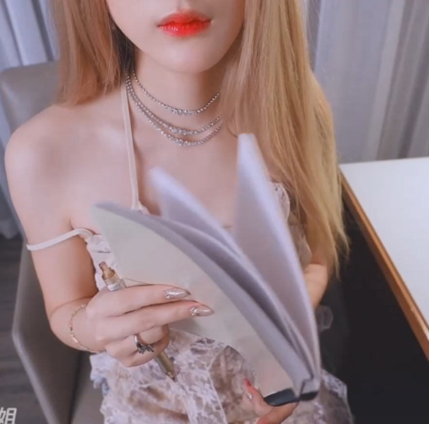 反差女神FortuneCuttie最新合集：40.5G精彩视频，收藏1634！