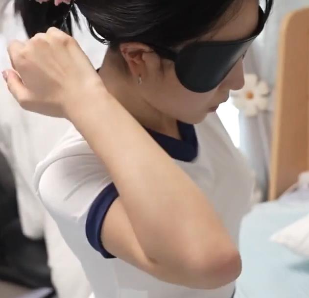 热门自拍女学生无保护四人游最新合集4V7.2G，颜值身材俱佳，养眼棒棒糖！