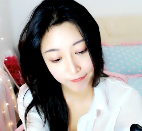 主播平台超大合集8秒妹最新41部88V50G，勾引土豪自拍