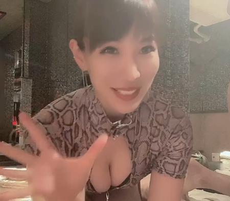OnlyFans抖M御姐natsumi合集2V[1.7G]超优质