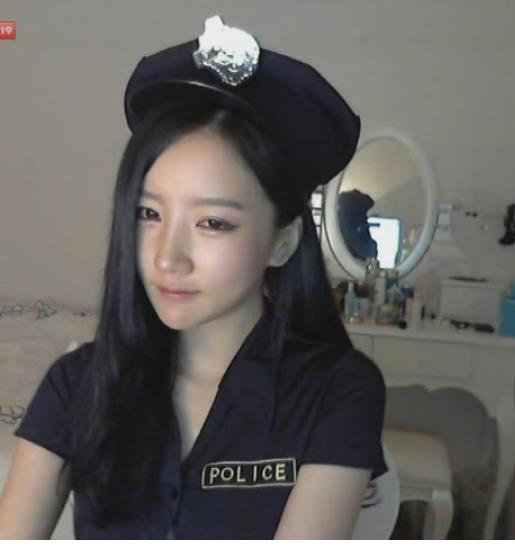 抖音如懿自拍视频1部643M高配合度美艳御姐福利