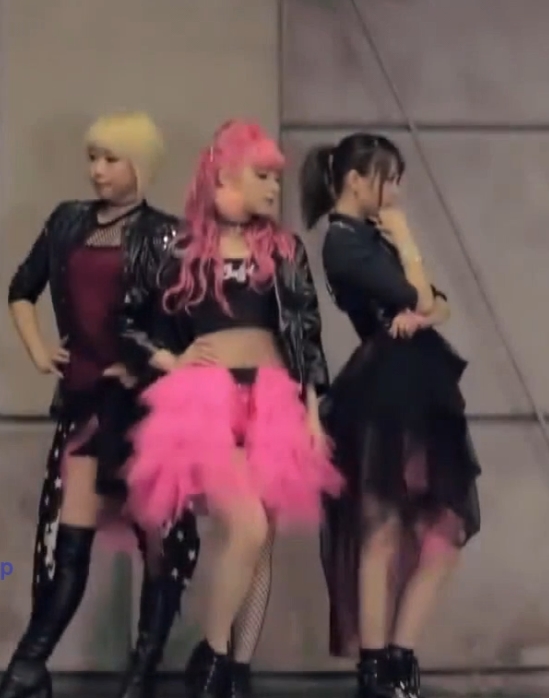 推特OEMAS付费宅舞热辣合辑36部2.9G太顶了