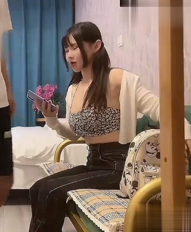 传媒李寻欢2代探花视频合集40.2G，女主师师办公室恋情