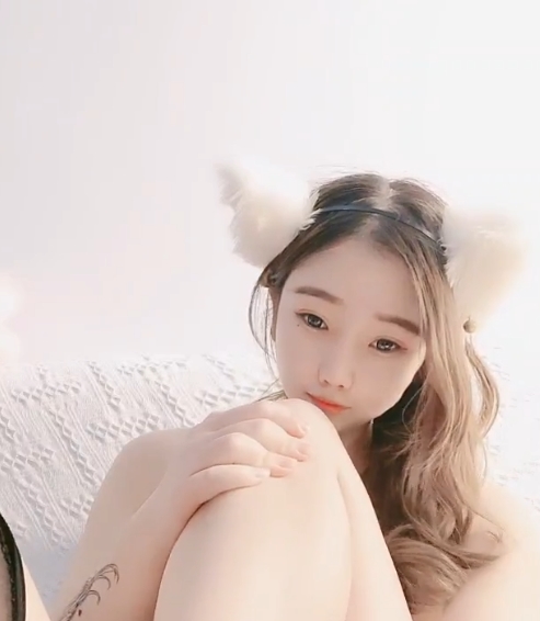 微博小耳朵呀湿身浴室视频14V16.7G美臀扭动