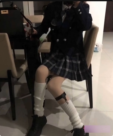 推特反差婊143部合集35.3G公共场所秀