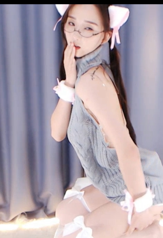 小熙米斗鱼御姐妹子双切换定制舞15部614M超带感