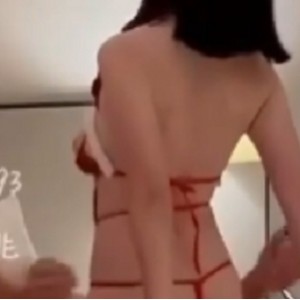 推特Nina小蜜桃四人游实录15部2.2G超会玩