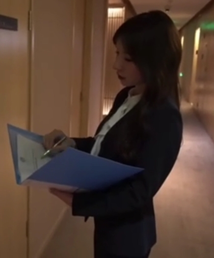 周于希秀人第一视角4V2G顶级女神剧情