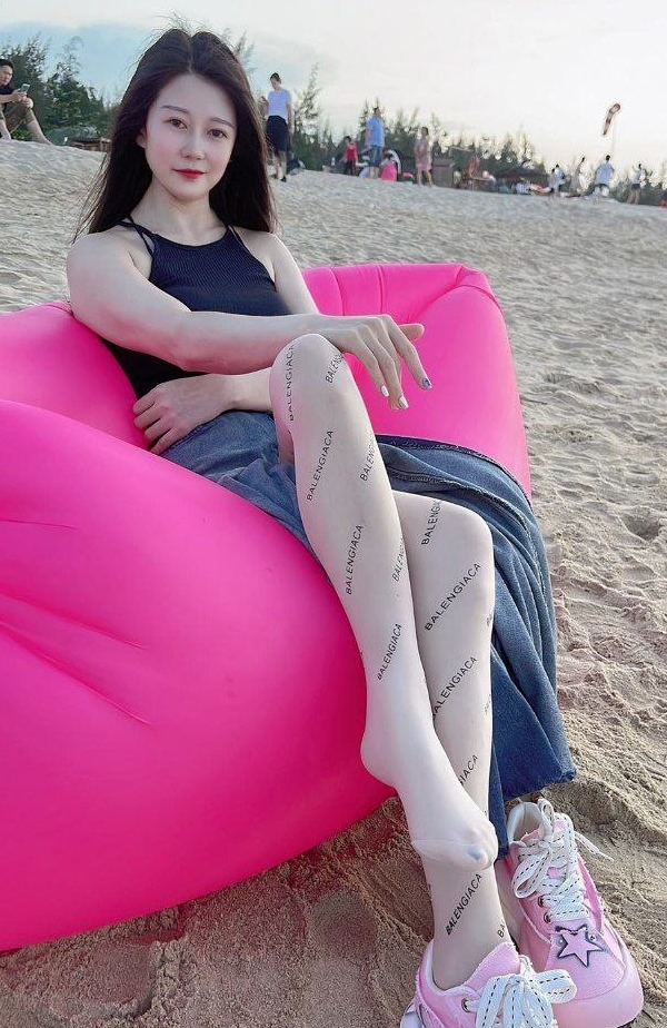 推特反差合集珍藏版88部14.8G真实收录