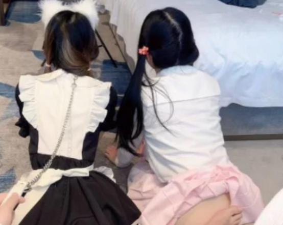 ohikk白丝妹子合集50部推特580m太诱惑