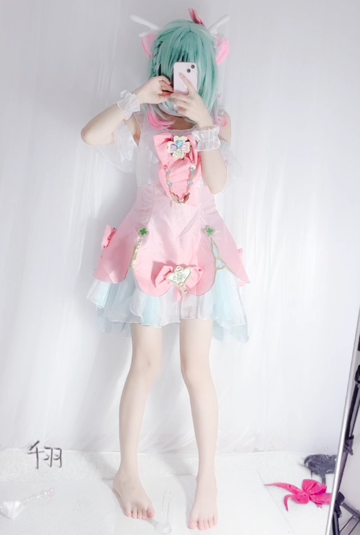 推特小灵酱劲爆福利姬合集20部2.88G童颜大罩杯