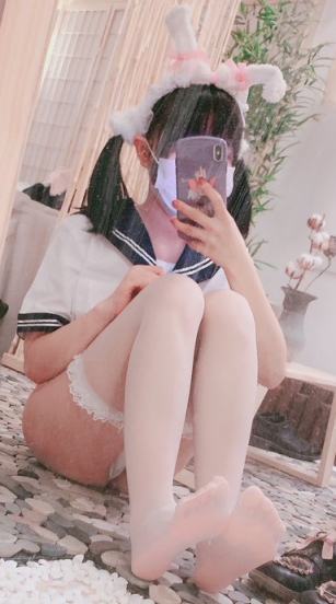 浴室福利姬青木小荷15部1.84G双马尾太会扭