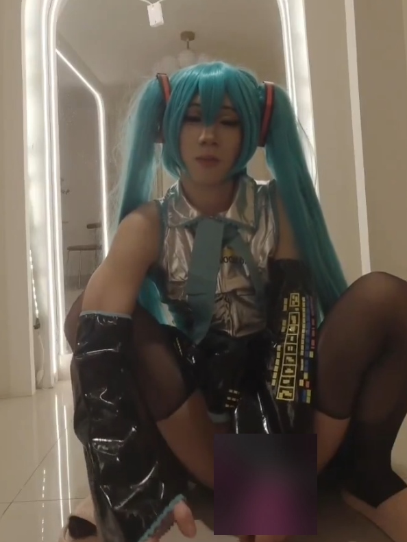 芽芽酱娇小可爱伪娘COS视频图片集1v106p680M网络诱人