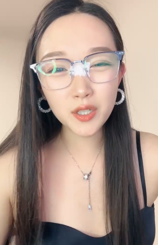 某站眼镜御姐叭嗦优质视频57部48.6G