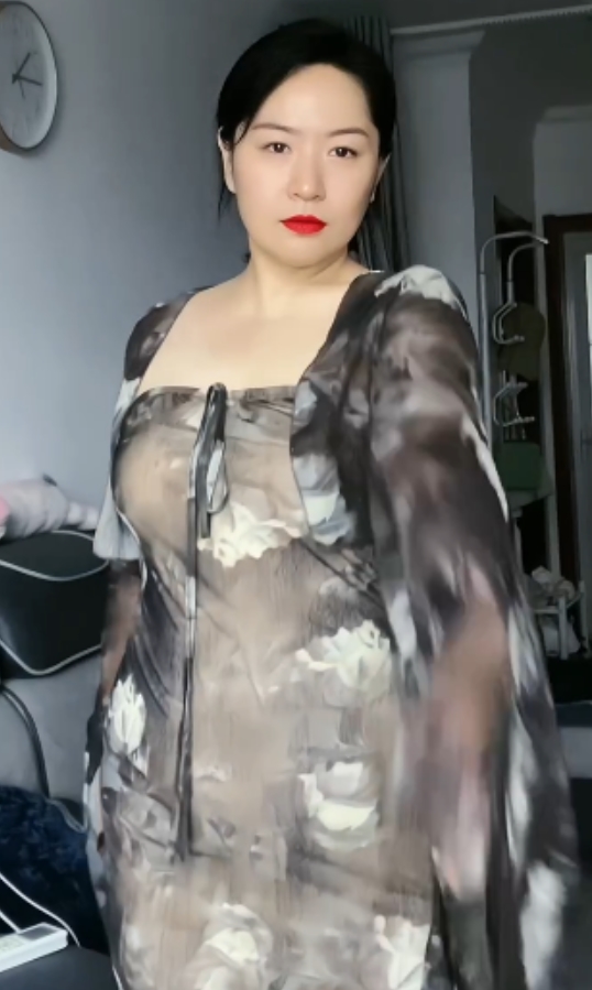 月姐呀shao+fu+zi+pai8V合集296M快手45万粉太顶了