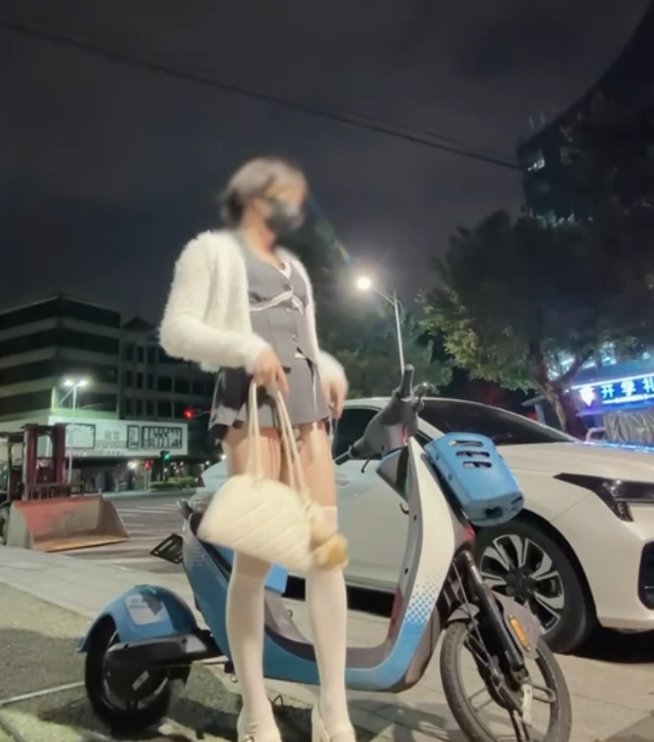 推特mikixka户外挑战视频2部300M绝了