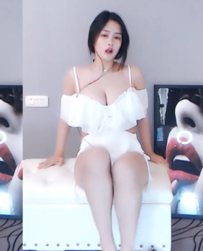 虎牙蓝妹儿14V大熊定制合集774M酣畅淋漓