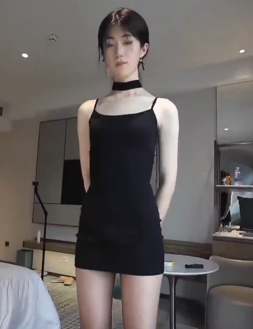 推特妮卡西伪娘黑丝高跟视频1部880M这腿绝了
