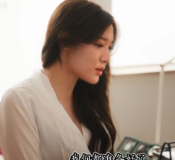 AI换脸王楚然黑丝女销售直播秘辛视频1G太过火辣